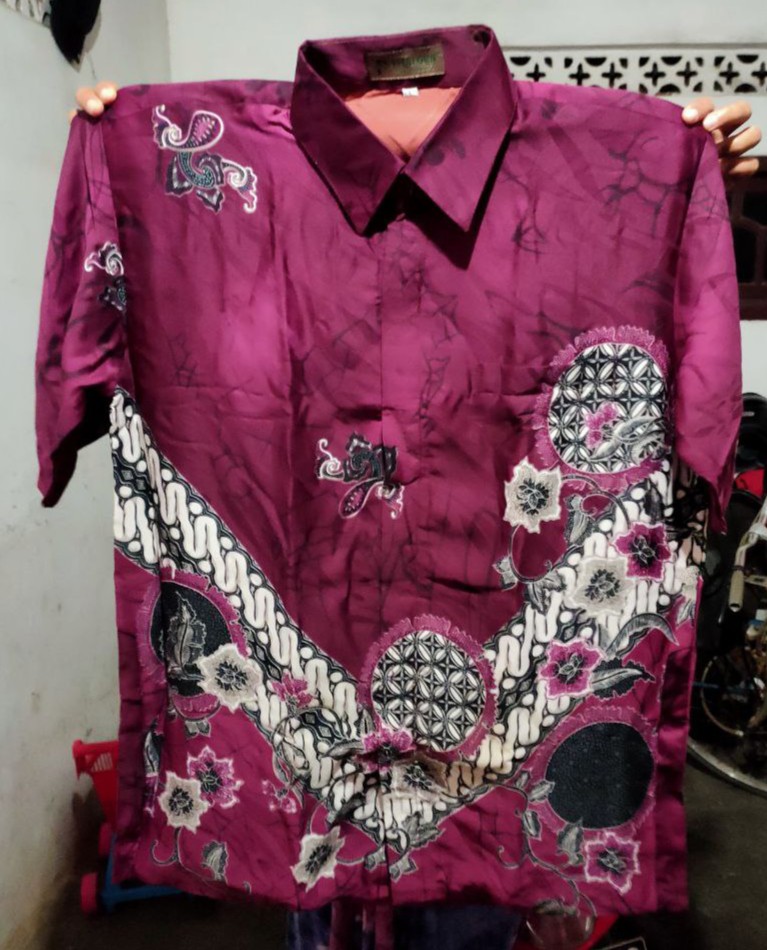 Kemeja Batik Semi Sutra Kreep Puring Istimewa Bahu Pakai Busa Kemasan Kardus Loyality