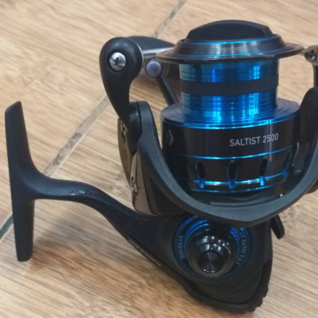 Reel daiwa saltis 3000