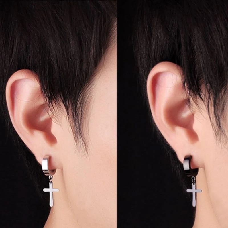 Anting Klip Tanpa Tindik Bahan Titanium Steel Bentuk Bintang Gaya Punk Rock Untuk Pria