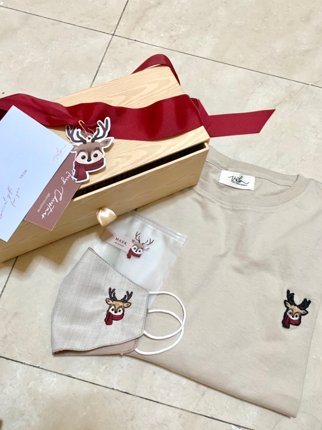 Noel Box Christmas Hampers / T-shirt And Mask