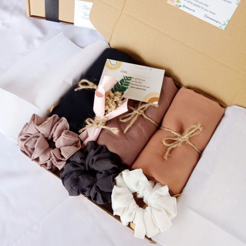 

HAMPERS HIJAB GIFT BOX BELLA SQUARE PREMIUM