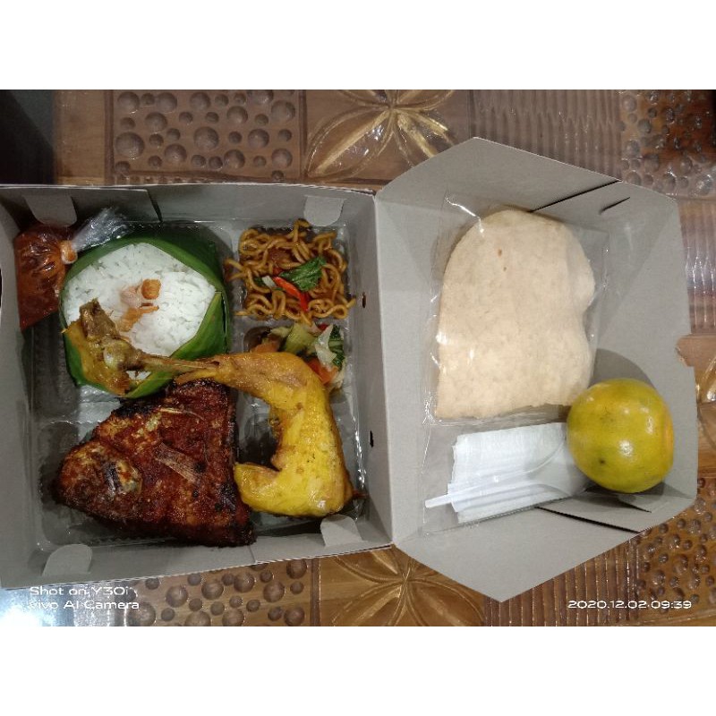 

Nasi campur ayam kampung goreng+gurami bakar