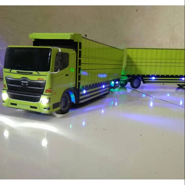 Miniatur truk  hino 500 gandeng  remot  control variasi lampu 