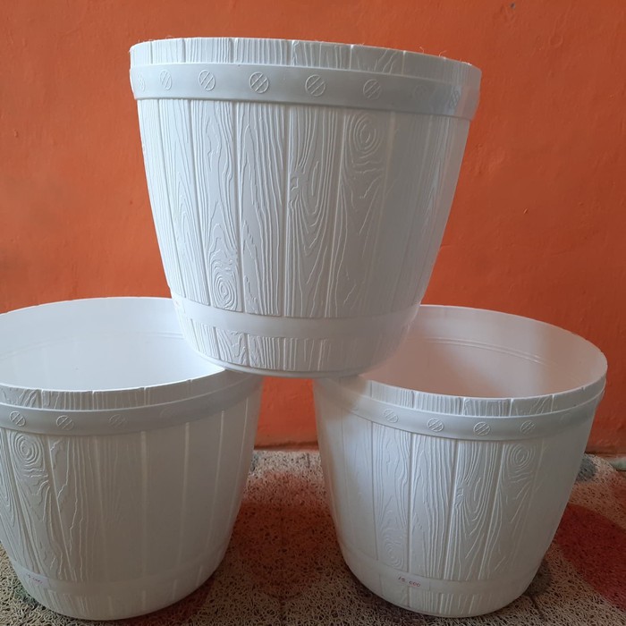 Pot Putih Gentong Levonia 22 - Pot Putih Gentong Kayu 22 - Pot Plastik gentong 22