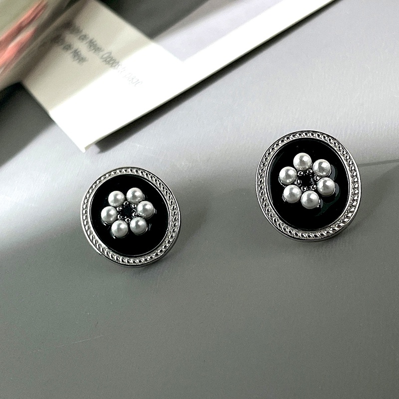 Anting Bentuk Bunga Warna Hitam