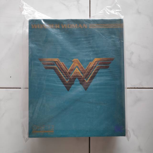 Mezco Wonder Woman Ori