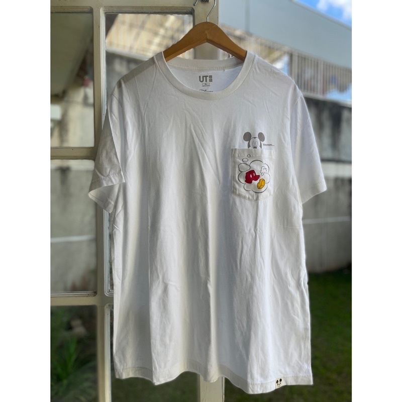 Kaos Tshirt pria cowok uniqlo pocket mickey mouse disney putih preloved second seken murah