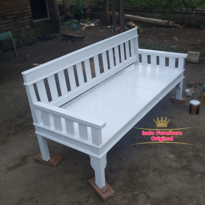Kursi Panjang Taman/ Teras Tamu Warna Putih Kayu Kalimantan Murah Kuat