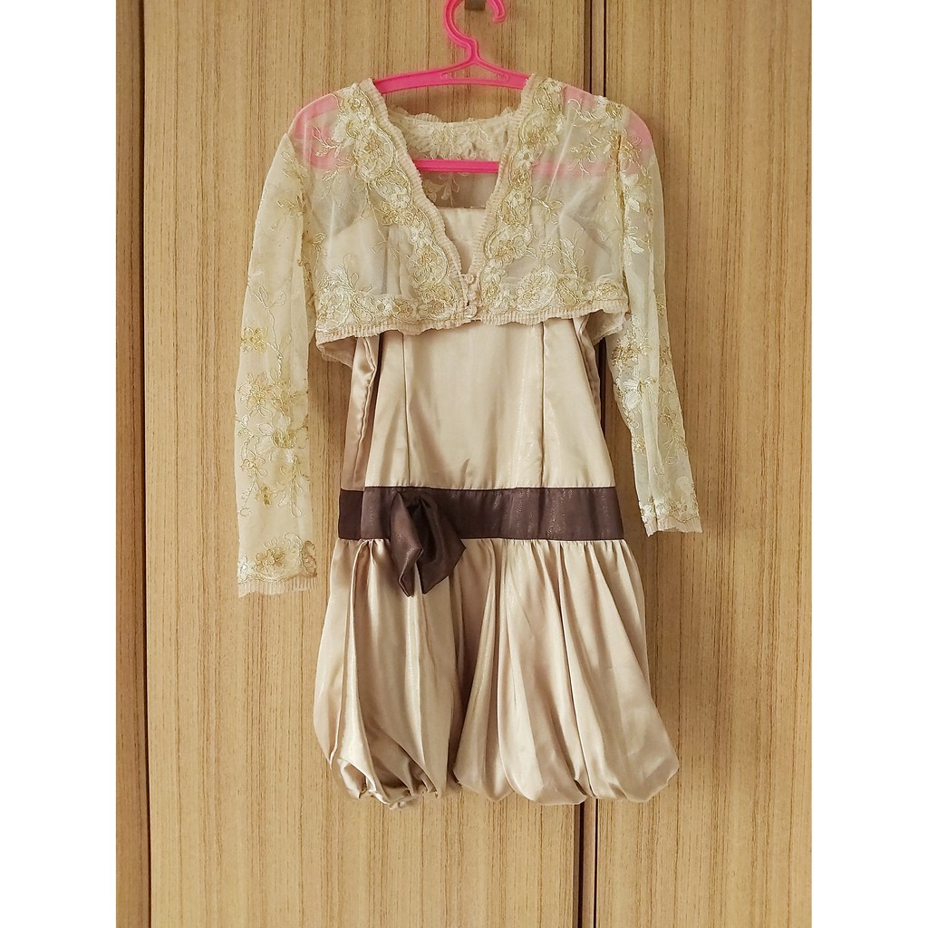 Gold mini dress + outer (setelan baju pendek emas + brukat)