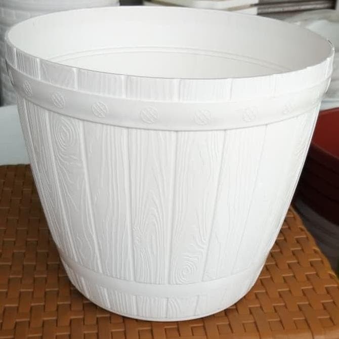 Pot Putih Gentong Levonia 32 - Pot Putih Gentong Kayu 32 - Pot Plastik gentong 32