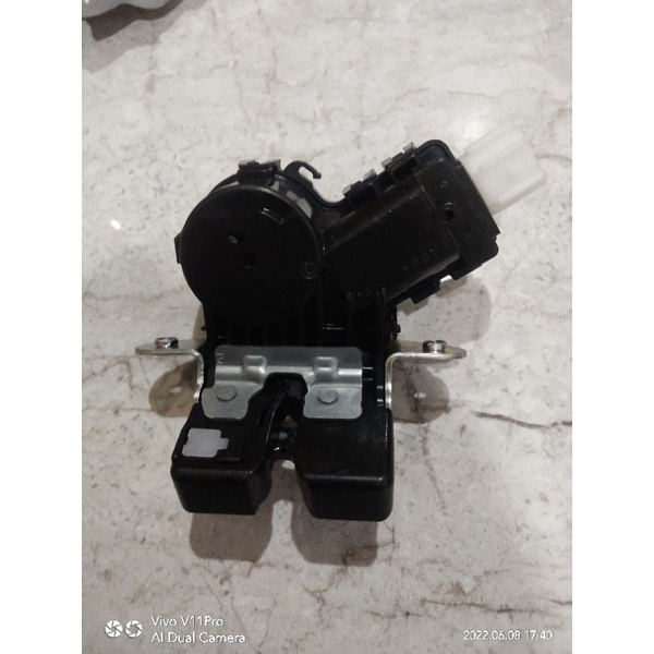 Doorlock Door Lock Bagasi Avanza Veloz Xenia 2022 Original