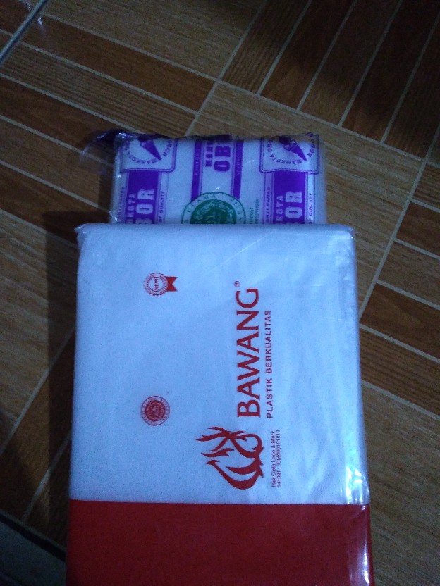 Plastik Pe / Plastik Es Merk Bawang +/- 200gr/pak