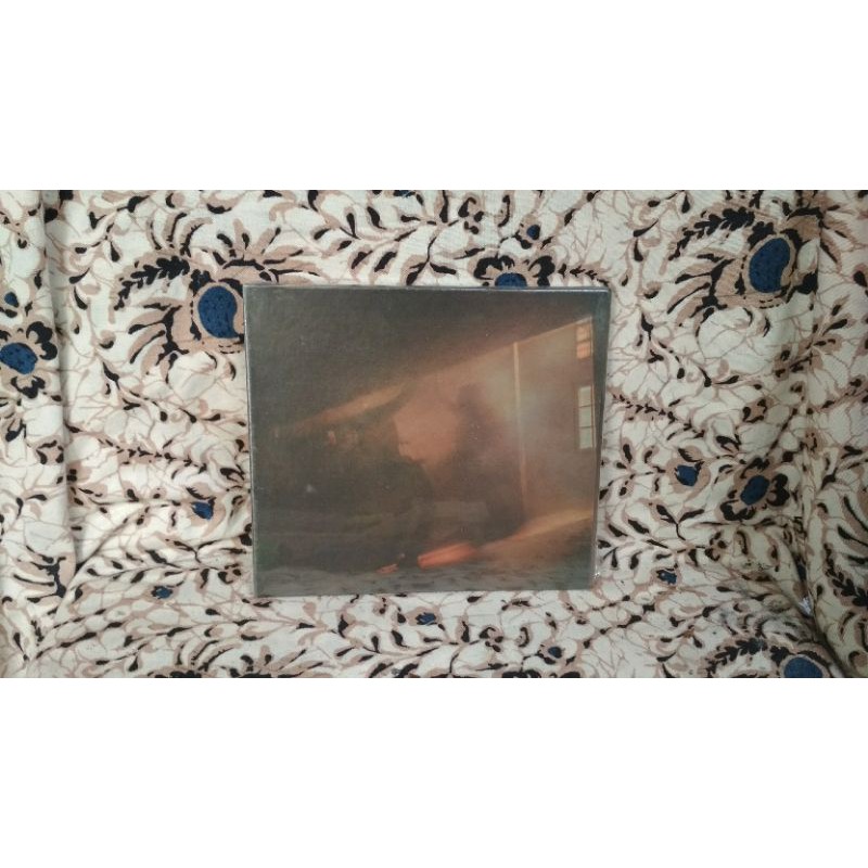 Cd Hindia - menari dengan bayangan