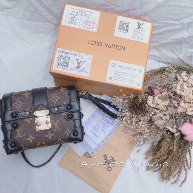 LV mini slingbag ( semi clutch )