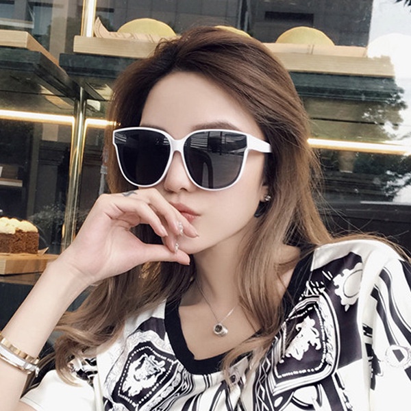 (YUZHU) Bayar di Tempat Korean Trendy Mata Kucing Kacamata Hitam Wanita Cat Eye Sunglasses Women