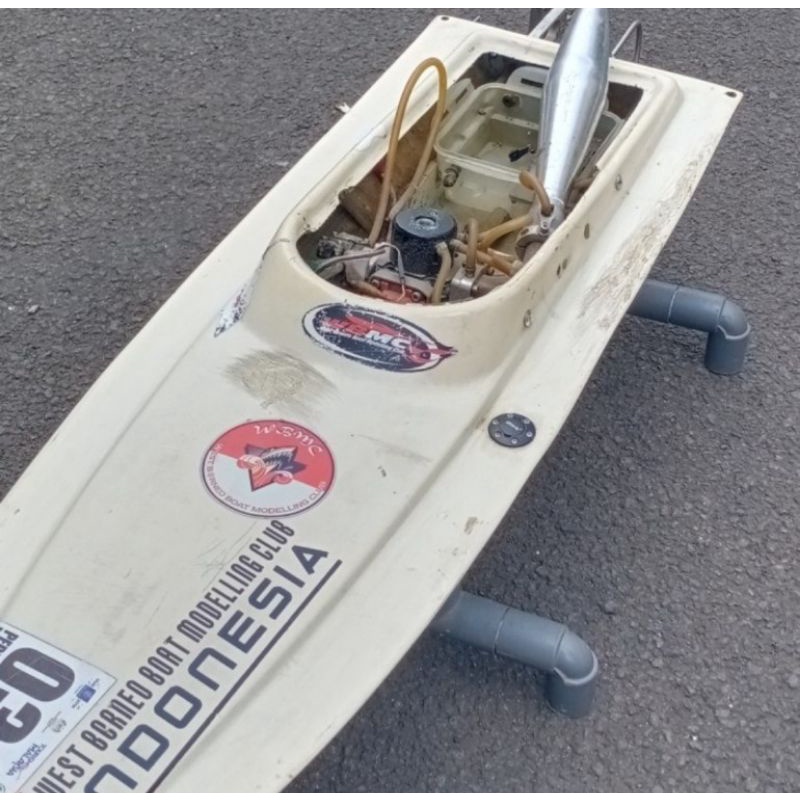 RC BOAT Y6 Putih Racing 26cc Seken Termasuk Mesin Dan Hardware