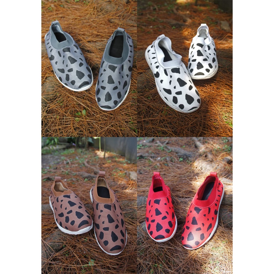 SEPATU SLIP ON WANITA TANPA TALI MOTIF TUTUL