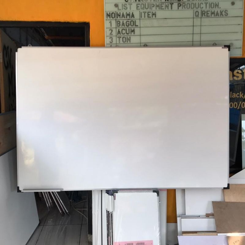 

whiteboard 100x150 gantung