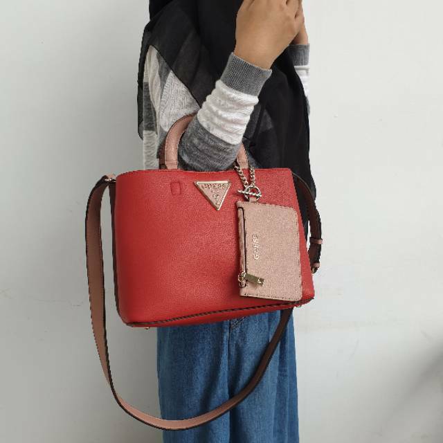 Tas guess aretha satchel