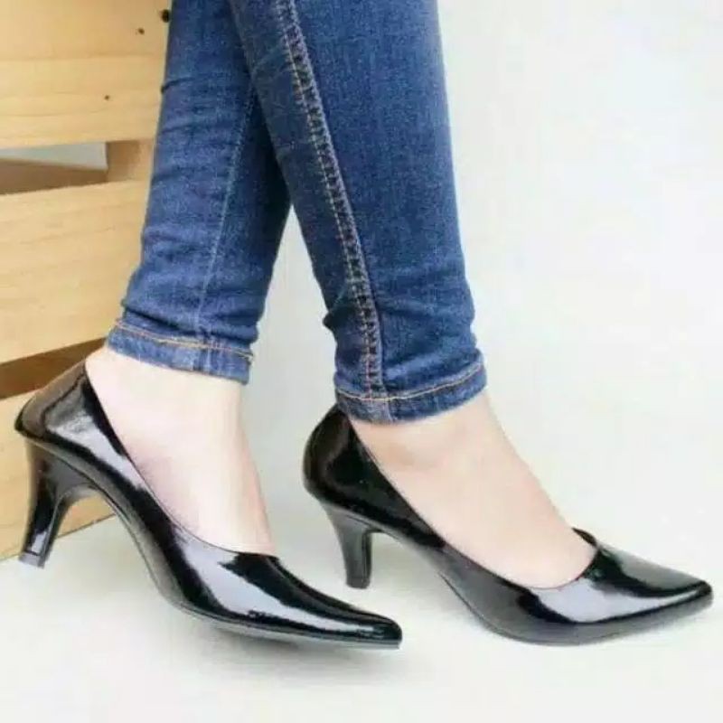 SEPATU HEELS KULIT