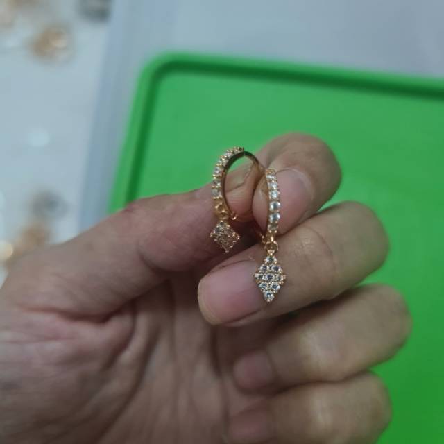 Anting klip diamond mata kadar 375