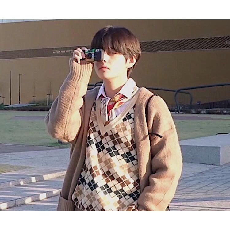 Hyunjin  sweater bts  korean idol outfit