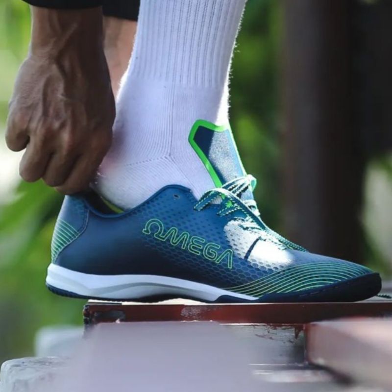 sepatu futsal terbaru Specs light speed omega in original