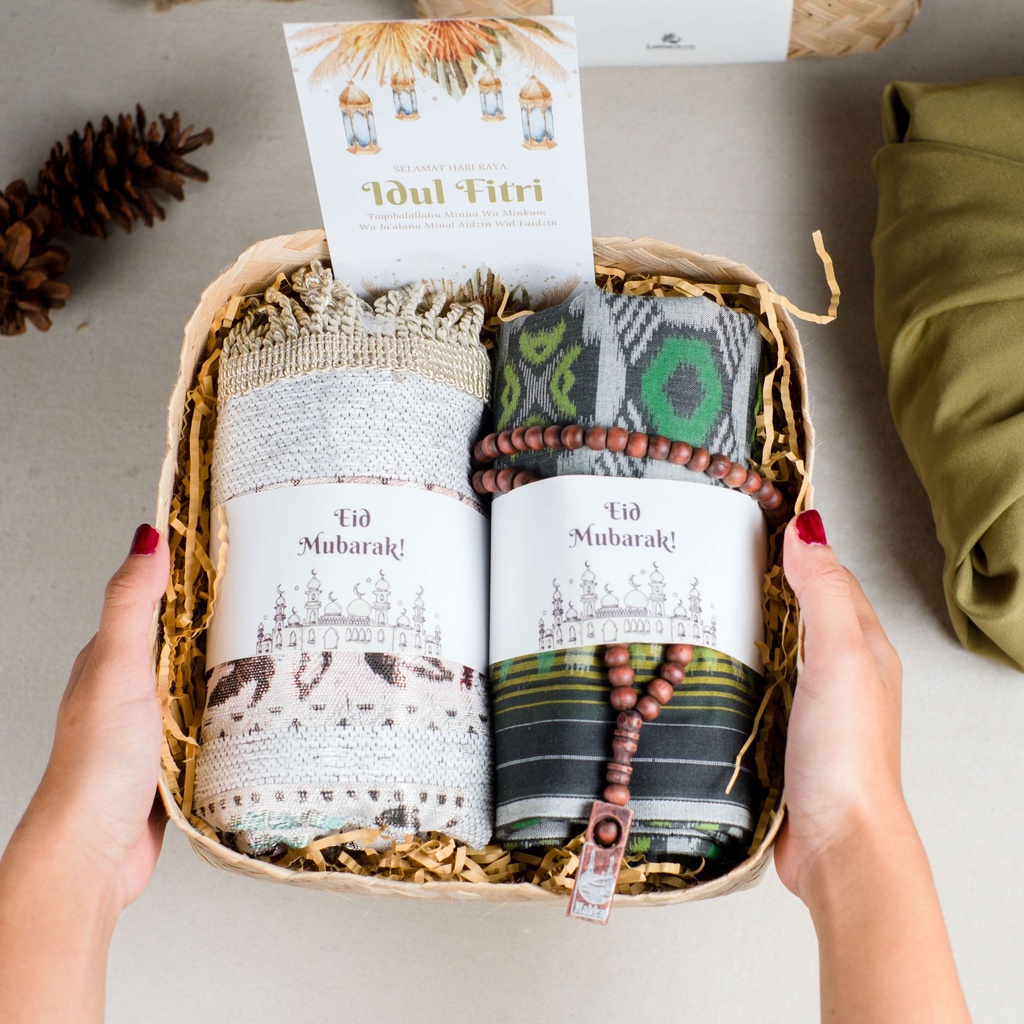 

Hampers Parcel Lebaran Idul Fitri Sajadah Mukena Sarung LS27