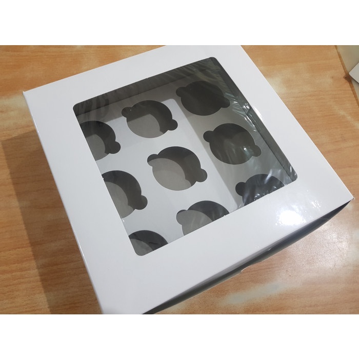 

Dus cupcake putih isi 9