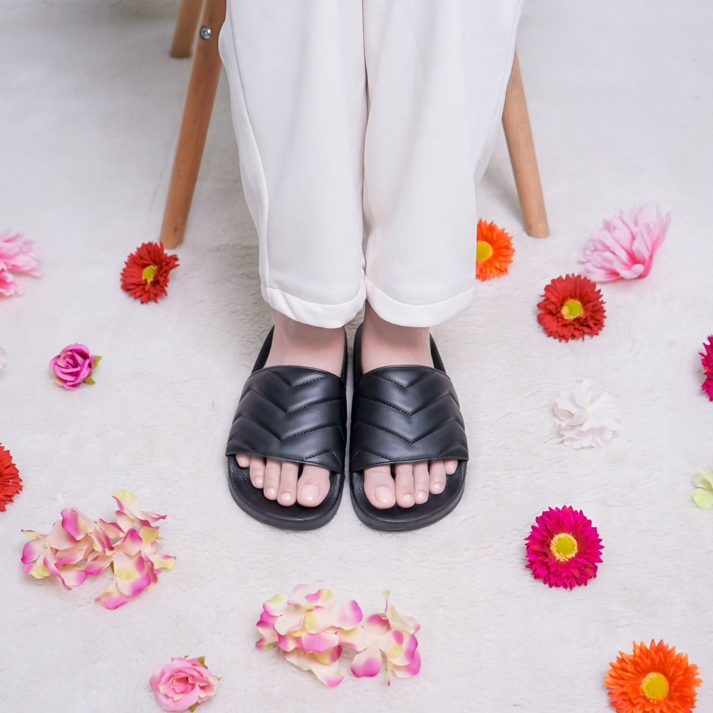 AVLINSTORE - tipe NAURA Sandal Wanita Slip On Anti Selip Karet Kekinian