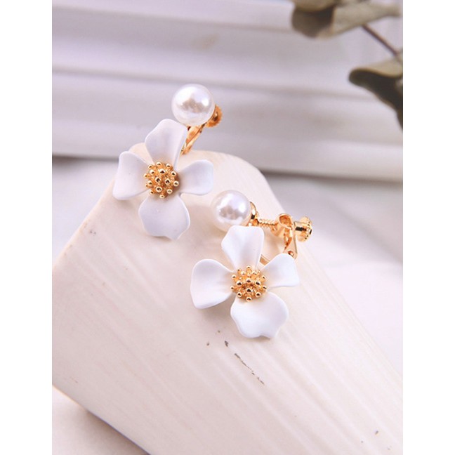 LRC Anting Jepit Fashion Drop Oil Flower Pearl Earrings D0901X