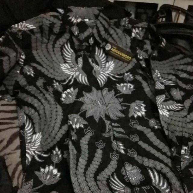 Kemeja Batik Pria Lengan Panjang Motif Strimint