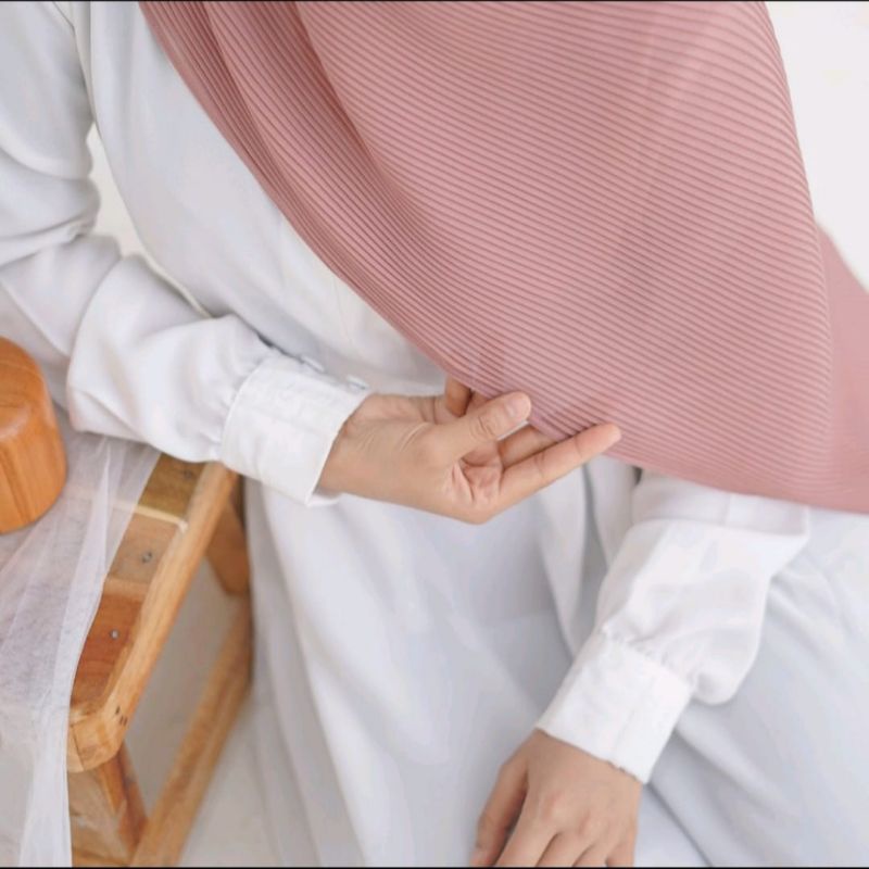 TERLARIS HIJAB PASMINA PLISKET LIDI PREMIUM / PASHMINA PLISKET CERUTY BABY DOLL TANPA GARIS TENGAH