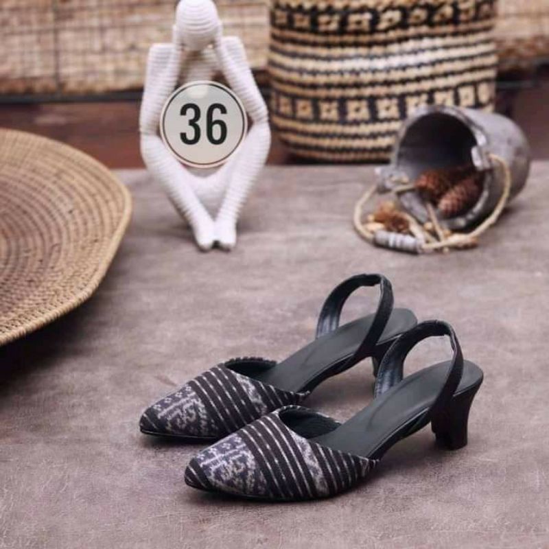 HEELS 4 CM, SEPATU TENUN NTT, SEPATU ETNIK, HEELS ETNIK, HEELS TENUN NTT, SEPATU PESTA ETNIK