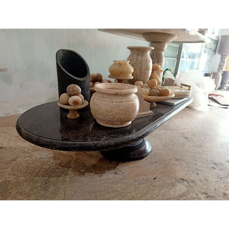 Meja Tamu Oval Marmer Hitam Tulungagung