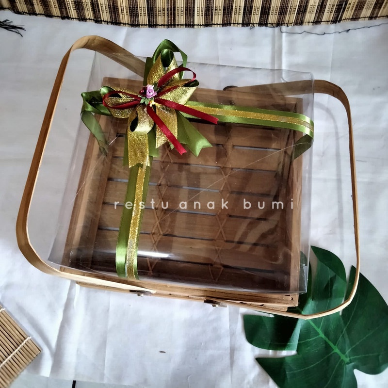 

Keranjang Bingkisan Giftbox 25x25/hantaran/nikahan/seserahan/hampers/bingkisan/wedding/hadiah/giftbox/keranjang/wadah makanan/gift/sembako/roti/cake/nasi/catering/nasi box/food/lamaran/tradisi/craft