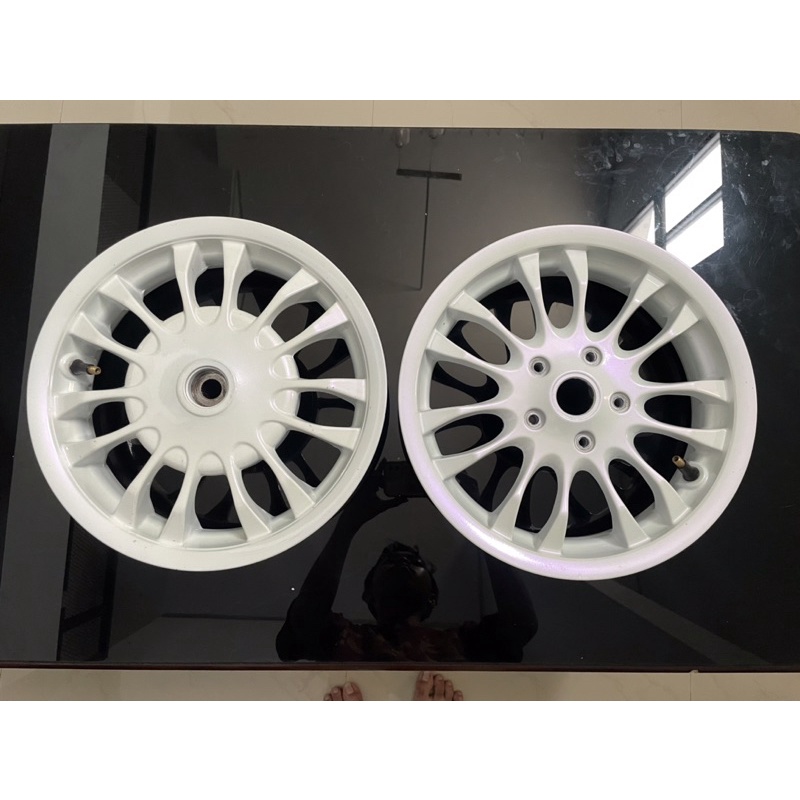 velg vespa sprint S 2021 R12 repaint putih xyralic pink