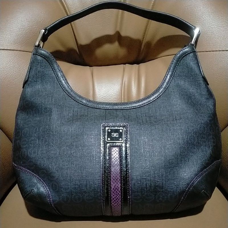 ESQUIRE SHOULDER BAG