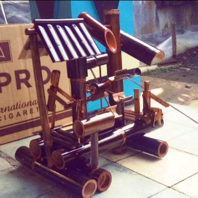 Kincir air bambu untuk hiasan kolam ikan anda