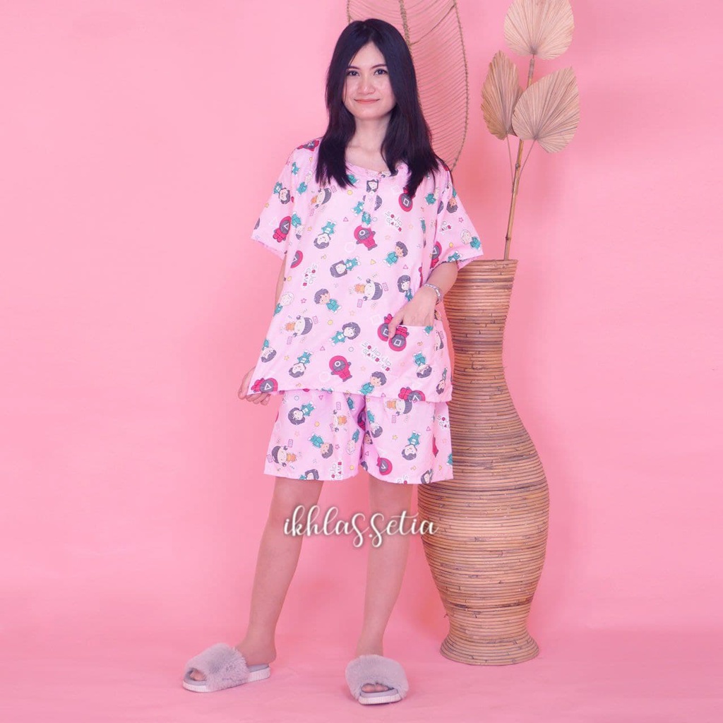 PIYAMA SETELAN PENDEK JUMBO KATUN KARAKTER BAJU TIDUR KANCING DEPAN-KJ SQUID PINK