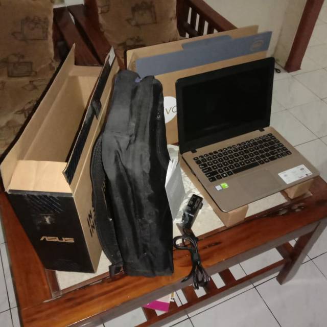 Asus vivobook A442UR