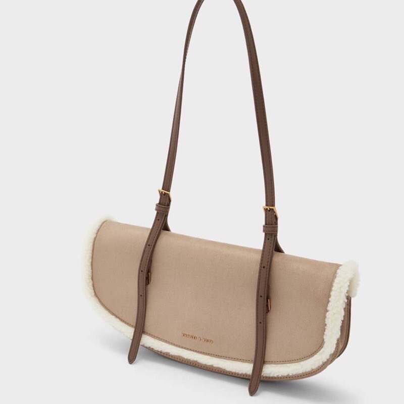 C elongated saddle bag