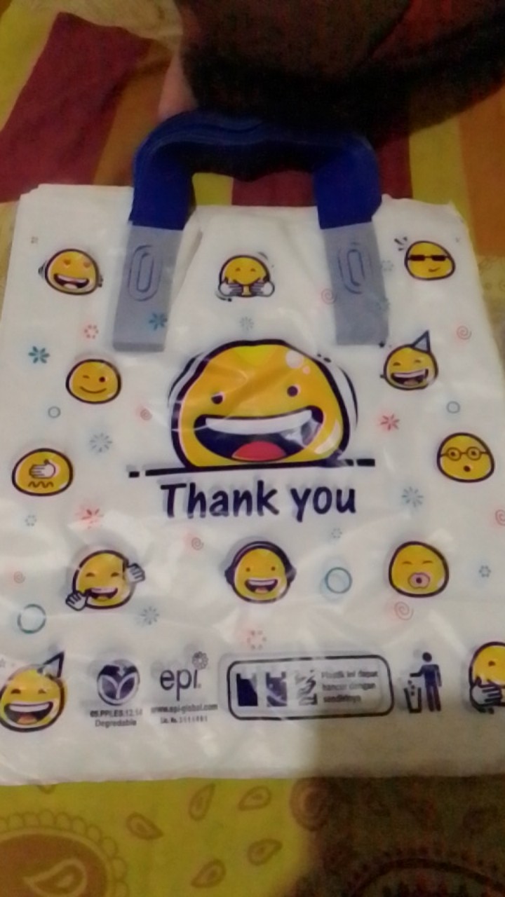 Kantong Plastik Smile Softhandle Ukuran 23 Cm ( 1 Pack)