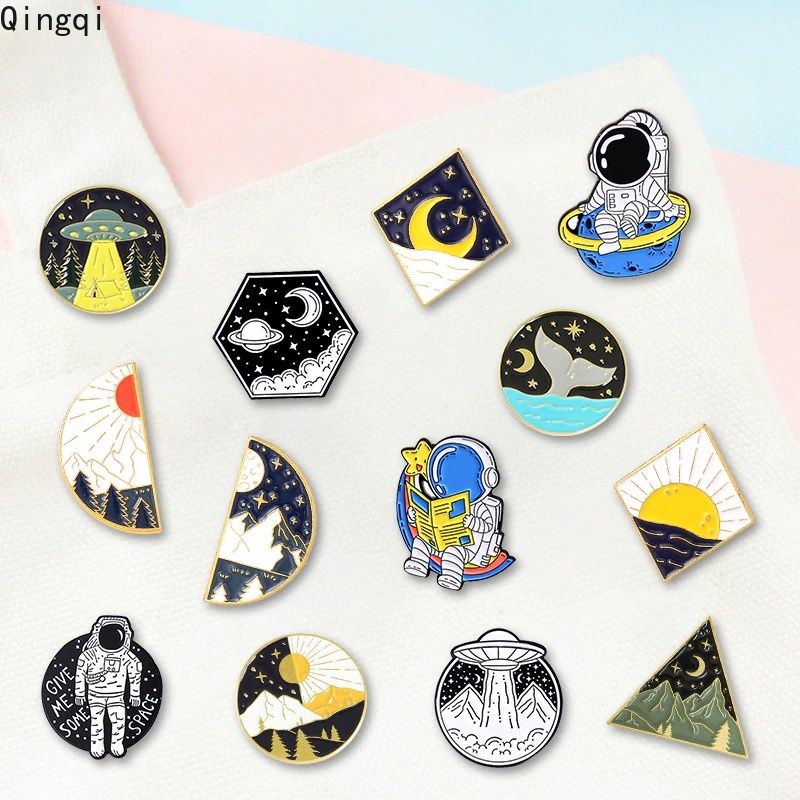 Bros Pin Enamel Desain Kartun Matahari Bulan Luar Angkasa Untuk Dekorasi Tas Denim