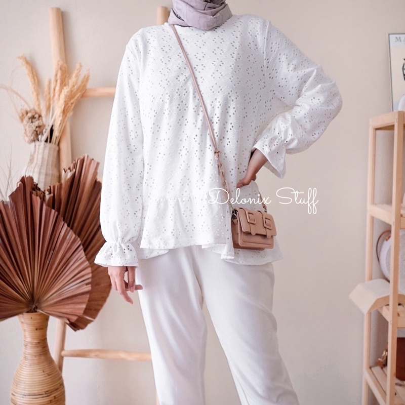 DELONIX | Meeda peplum lace top