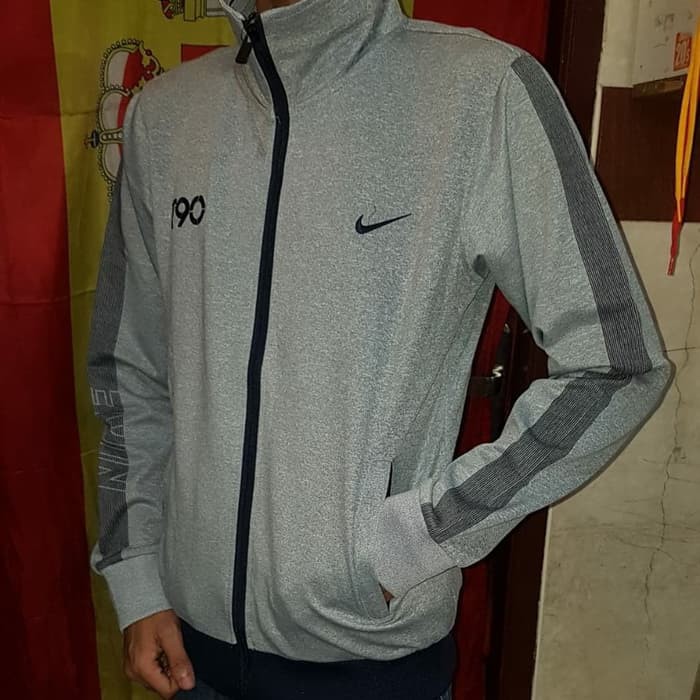 jaket training nike
