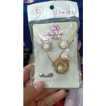 Set  mewah,cantik, 1set dapat kalung, gelang, cincin