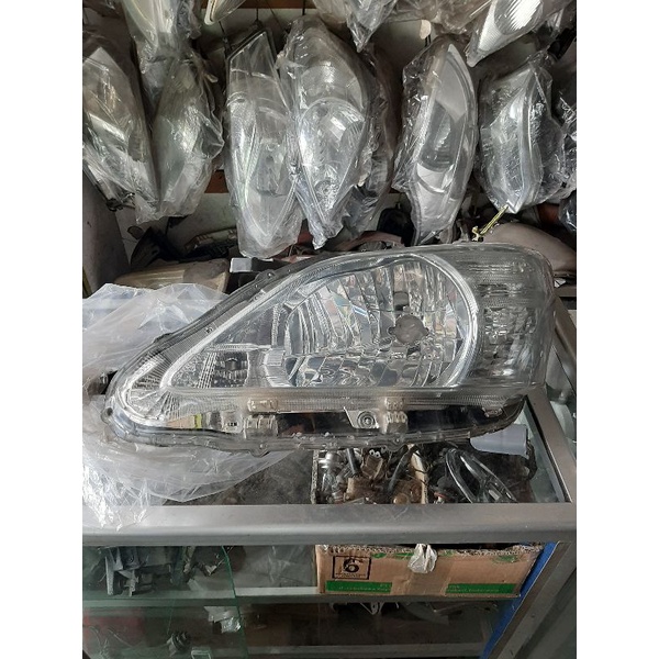 Headlamp Toyota Kijang Innova 2012