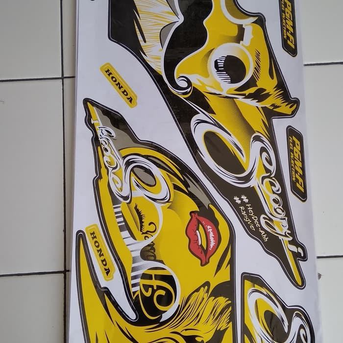 Sticker & Striping variasi Thailand Honda Scoopy fi 2016 Hitam-kuning f1338