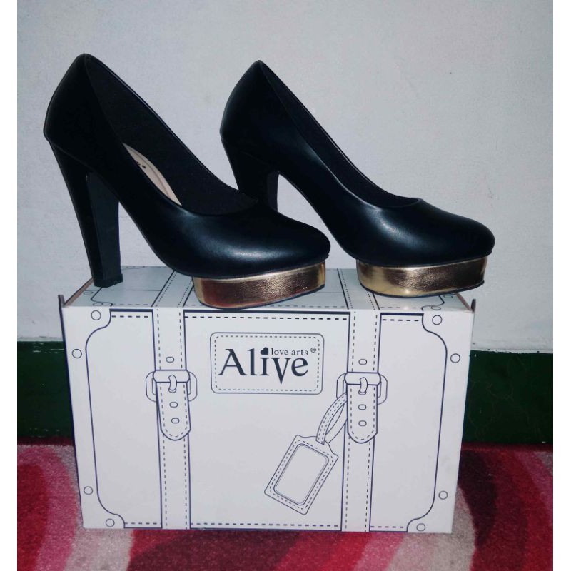 preloved sepatu wedges